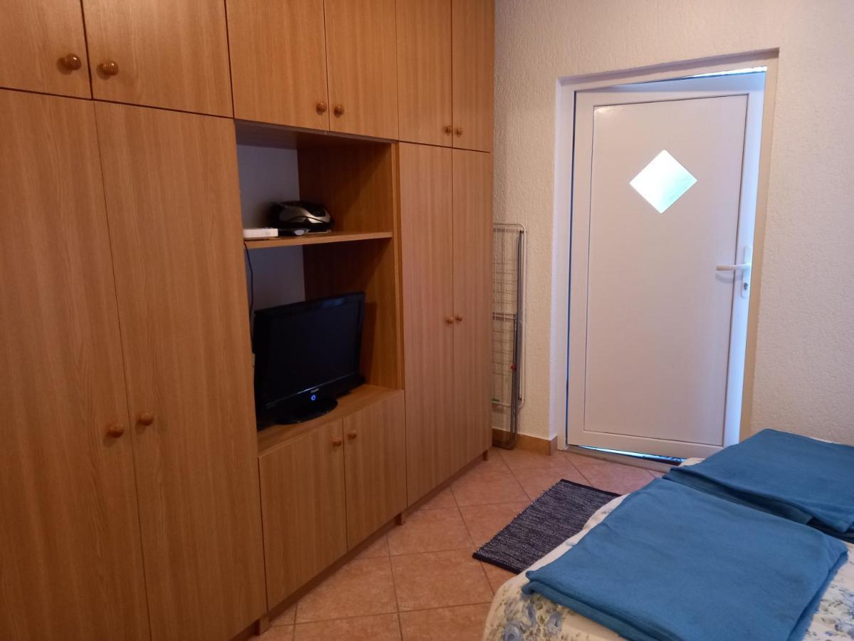 Studio Ana Apartment Selce Bagian luar foto